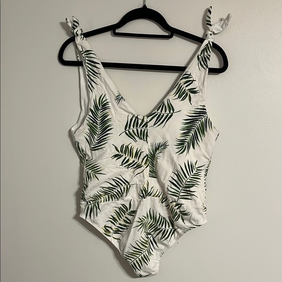 H&M White Sleeveless Vacation Bodysuit with Green Tropical Leaf Print - Picture 6 of 6